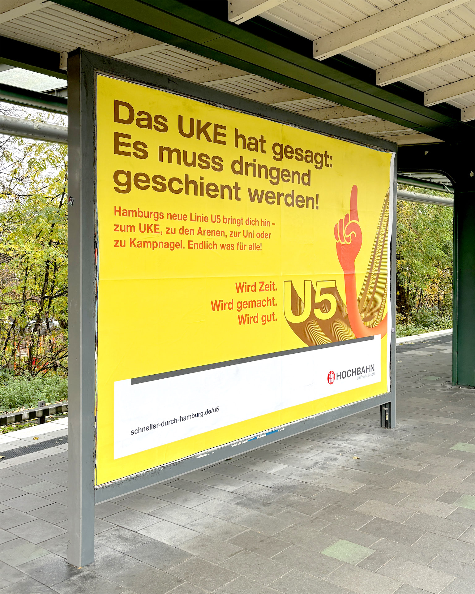 Hochbahn U5-Kampagne Gro&szlig;fl&auml;chenplakat an Haltestelle &bdquo;Das UKE hat gesagt&ldquo;